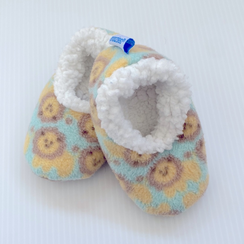 🌼 5 for $20 🌼 0-3m Little Lion Fleece Snoozies! Slippers for baby